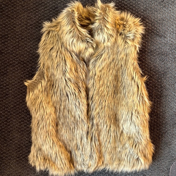 Faux fur vest - Picture 1 of 5